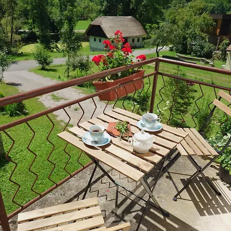 Art House Tufi Apartment