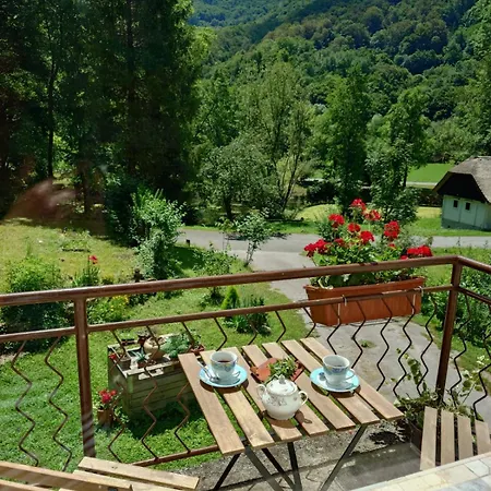 아파트 Art House Tufi Bistrica ob Sotli