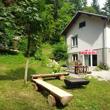Apartment Art House Tufi Bistrica ob Sotli