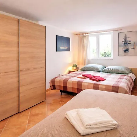 Art House Tufi Apartamento Bistrica ob Sotli
